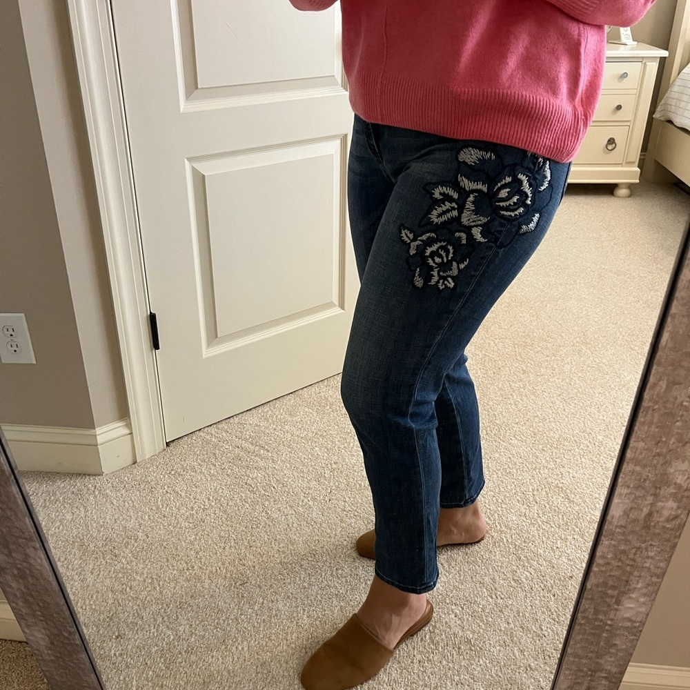 Chico's Embroidered So Slimming Girlfriend Slim Leg Crop Jeans Size 10